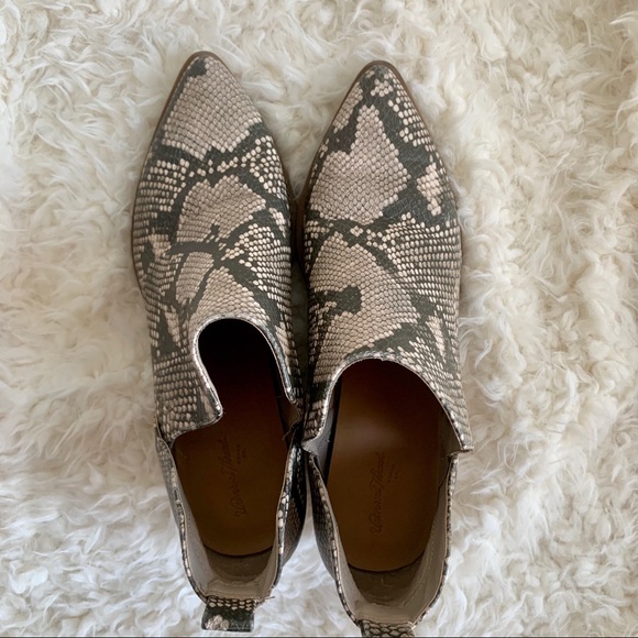 UNIVERSAL THREAD Cari Snake Print Ankle Bootie - Picture 7 of 8